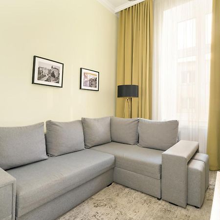 Jasne Studia Very Berry W Centrum Poznania By Noclegi Renters Exterior photo