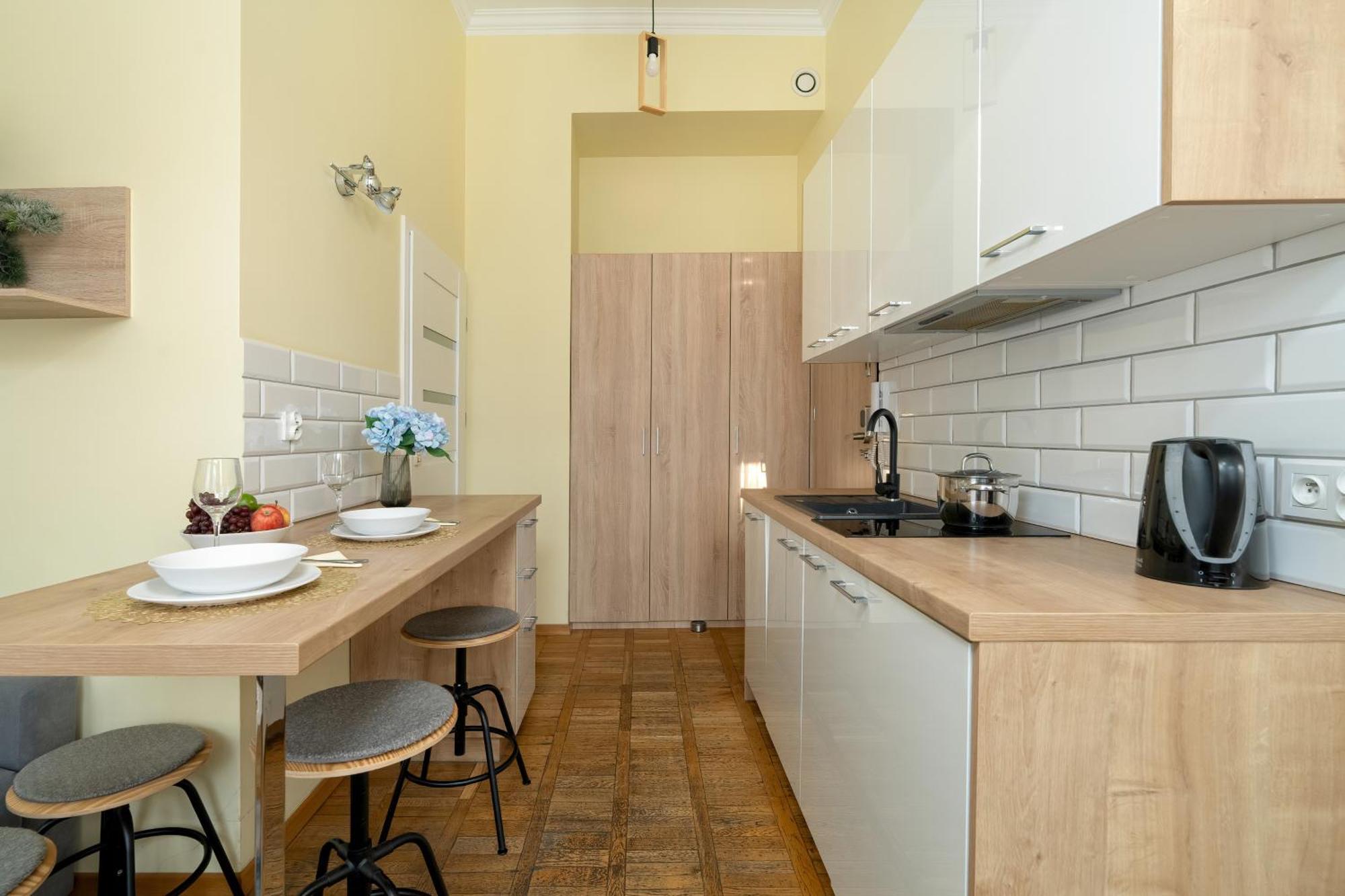 Jasne Studia Very Berry W Centrum Poznania By Noclegi Renters Exterior photo