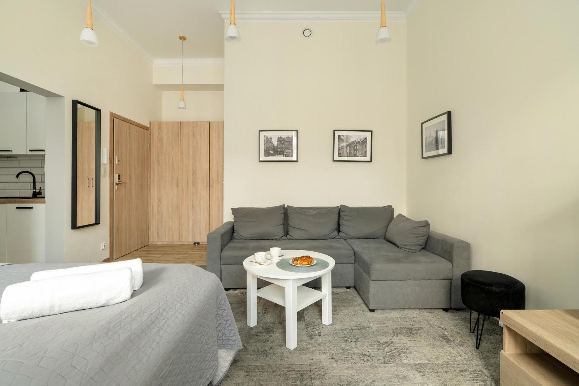 Jasne Studia Very Berry W Centrum Poznania By Noclegi Renters Exterior photo
