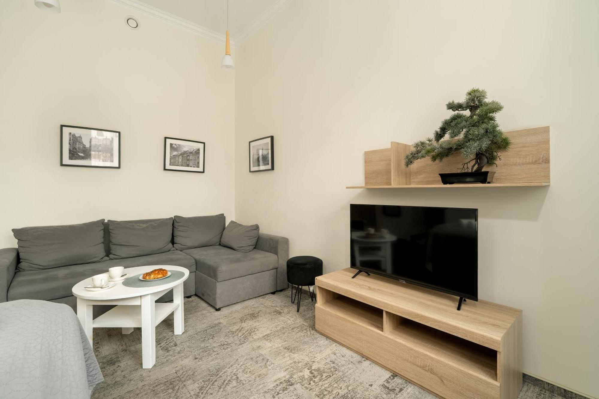 Jasne Studia Very Berry W Centrum Poznania By Noclegi Renters Exterior photo
