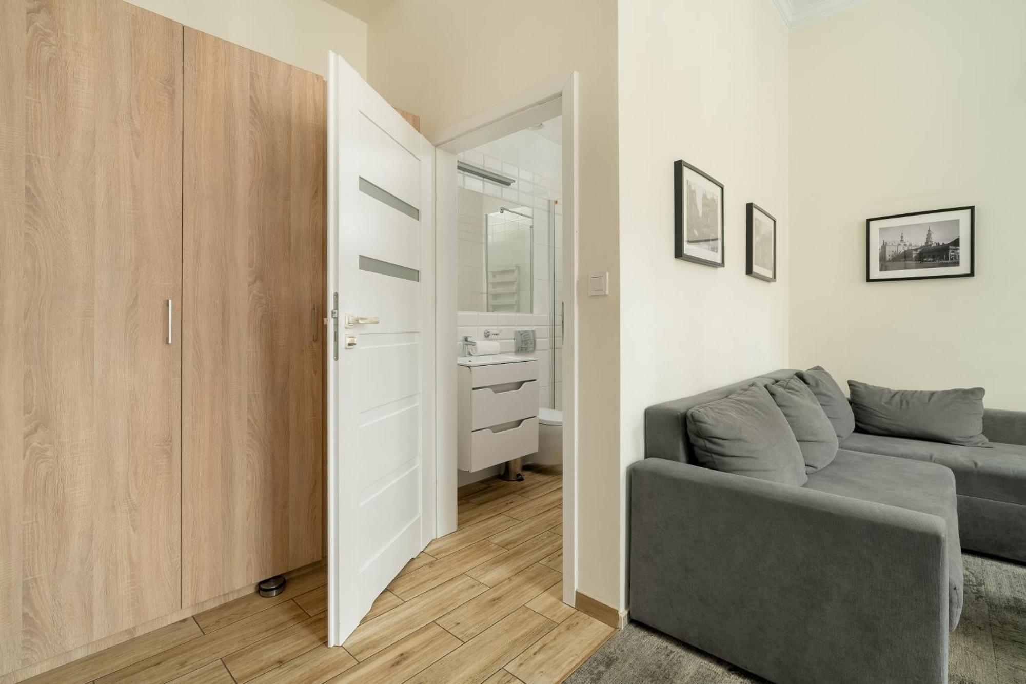 Jasne Studia Very Berry W Centrum Poznania By Noclegi Renters Exterior photo