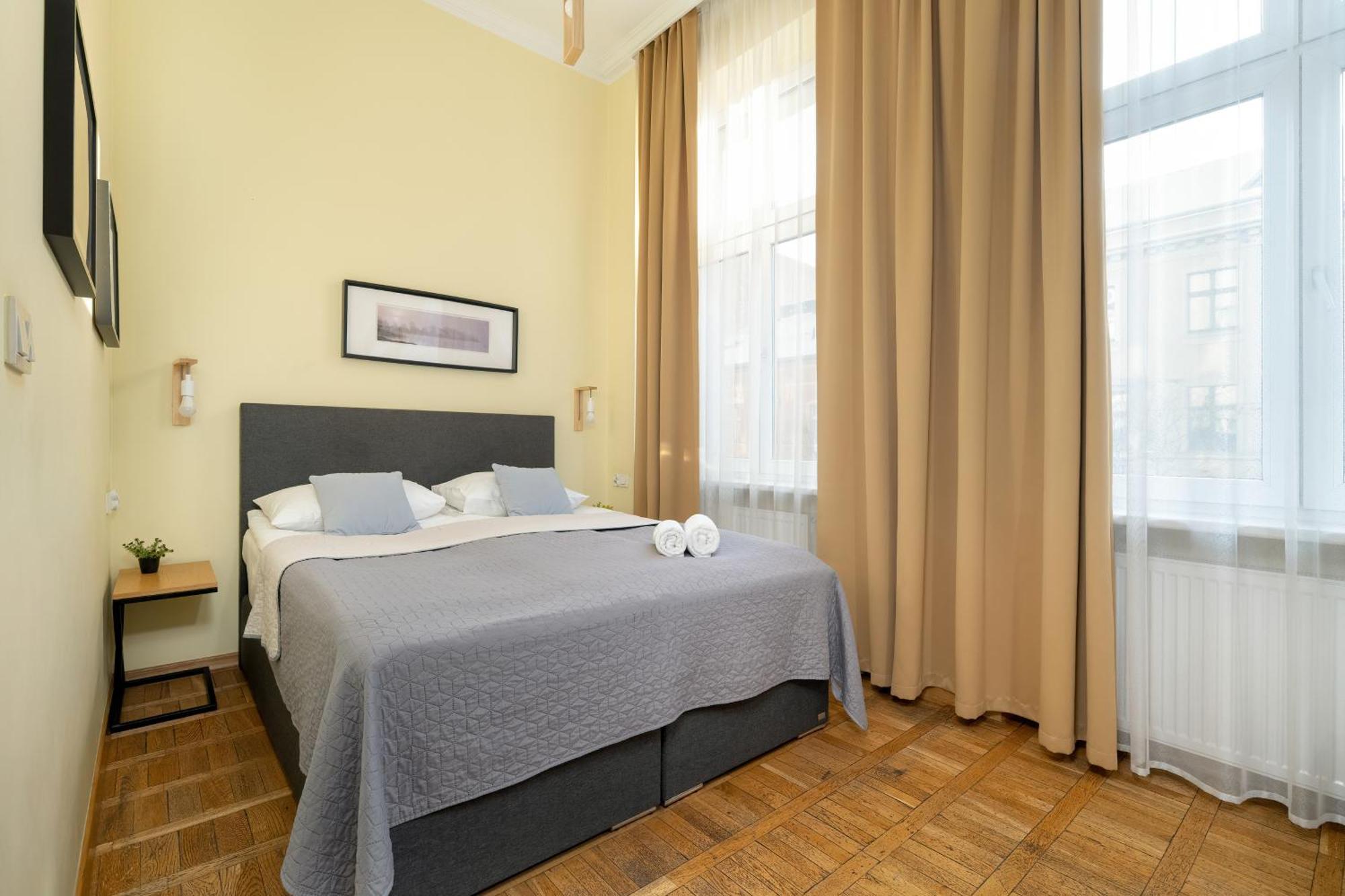 Jasne Studia Very Berry W Centrum Poznania By Noclegi Renters Exterior photo