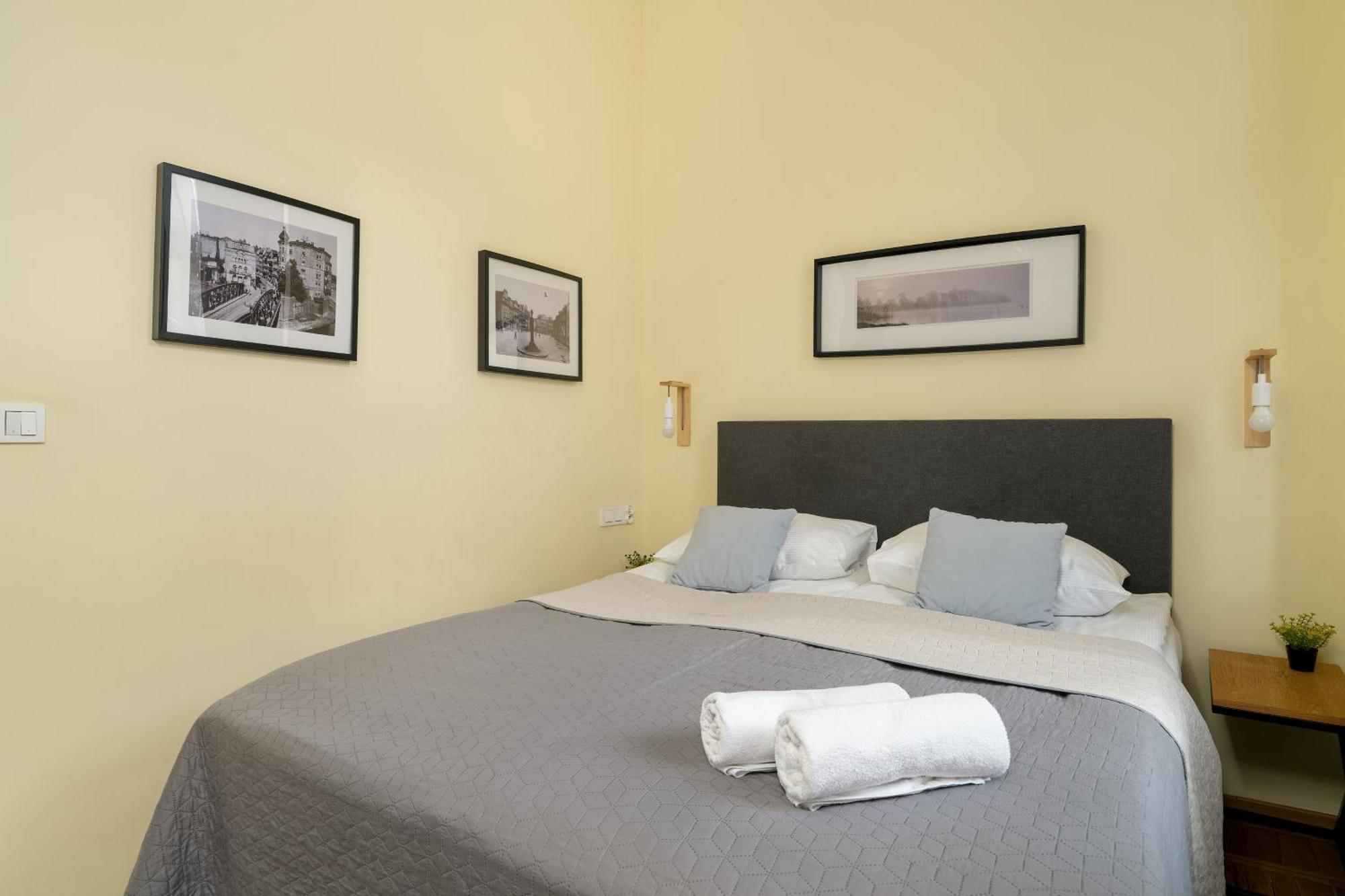 Jasne Studia Very Berry W Centrum Poznania By Noclegi Renters Exterior photo