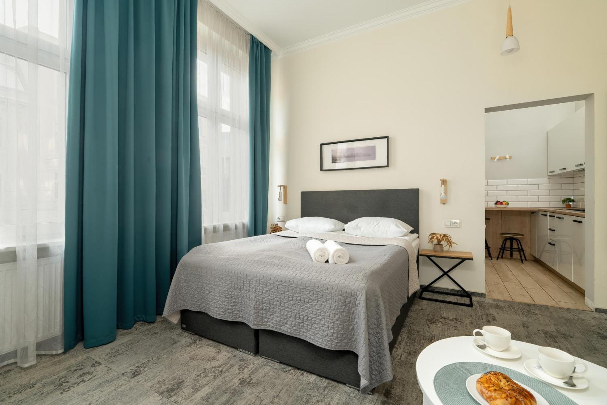 Jasne Studia Very Berry W Centrum Poznania By Noclegi Renters Exterior photo