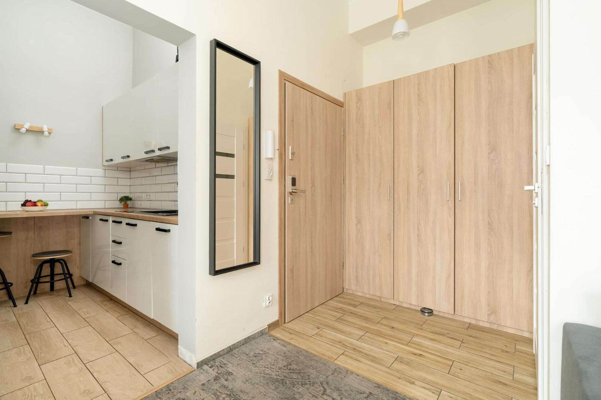 Jasne Studia Very Berry W Centrum Poznania By Noclegi Renters Exterior photo