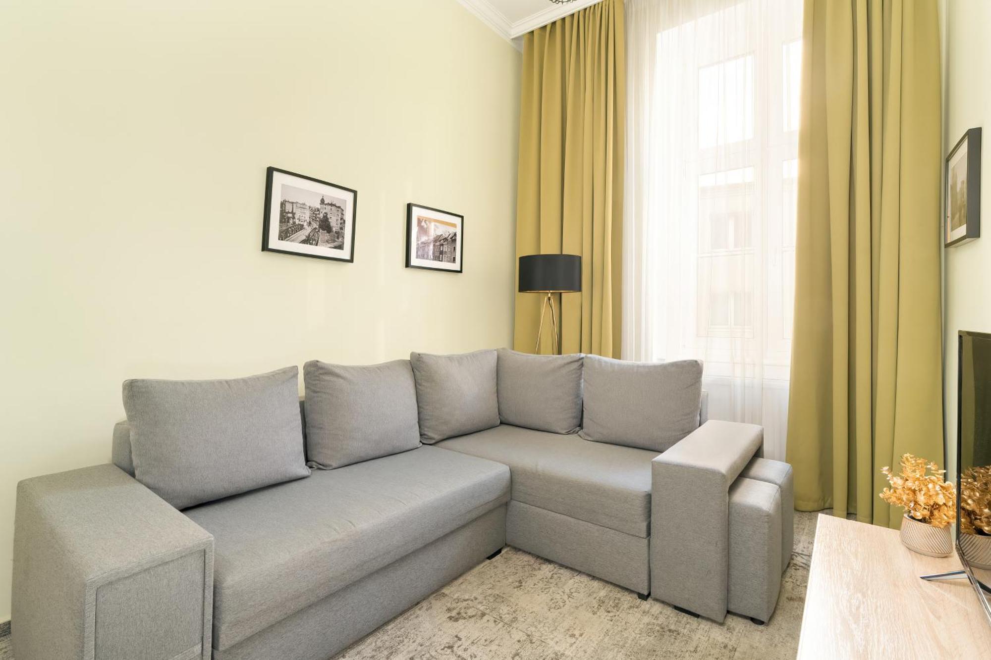 Jasne Studia Very Berry W Centrum Poznania By Noclegi Renters Exterior photo