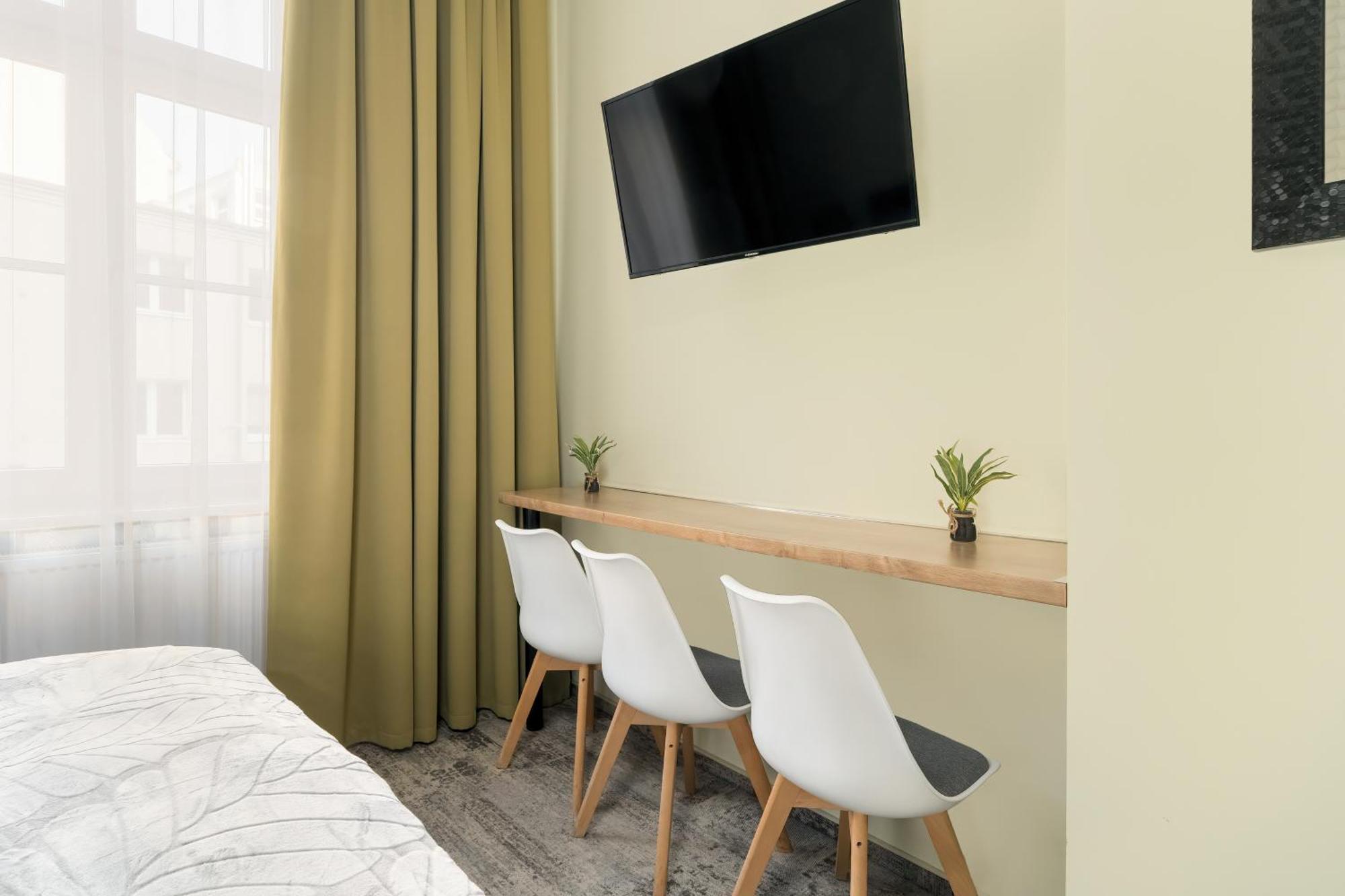 Jasne Studia Very Berry W Centrum Poznania By Noclegi Renters Exterior photo