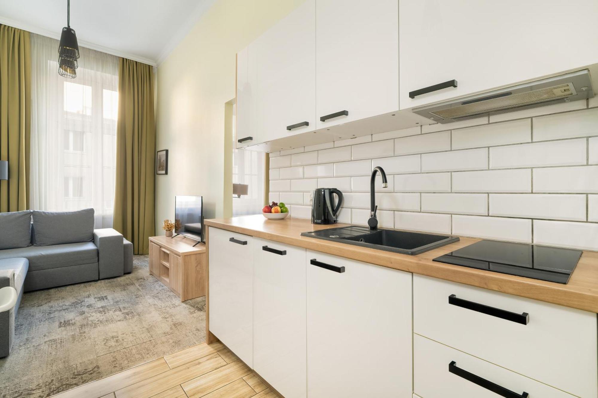 Jasne Studia Very Berry W Centrum Poznania By Noclegi Renters Exterior photo