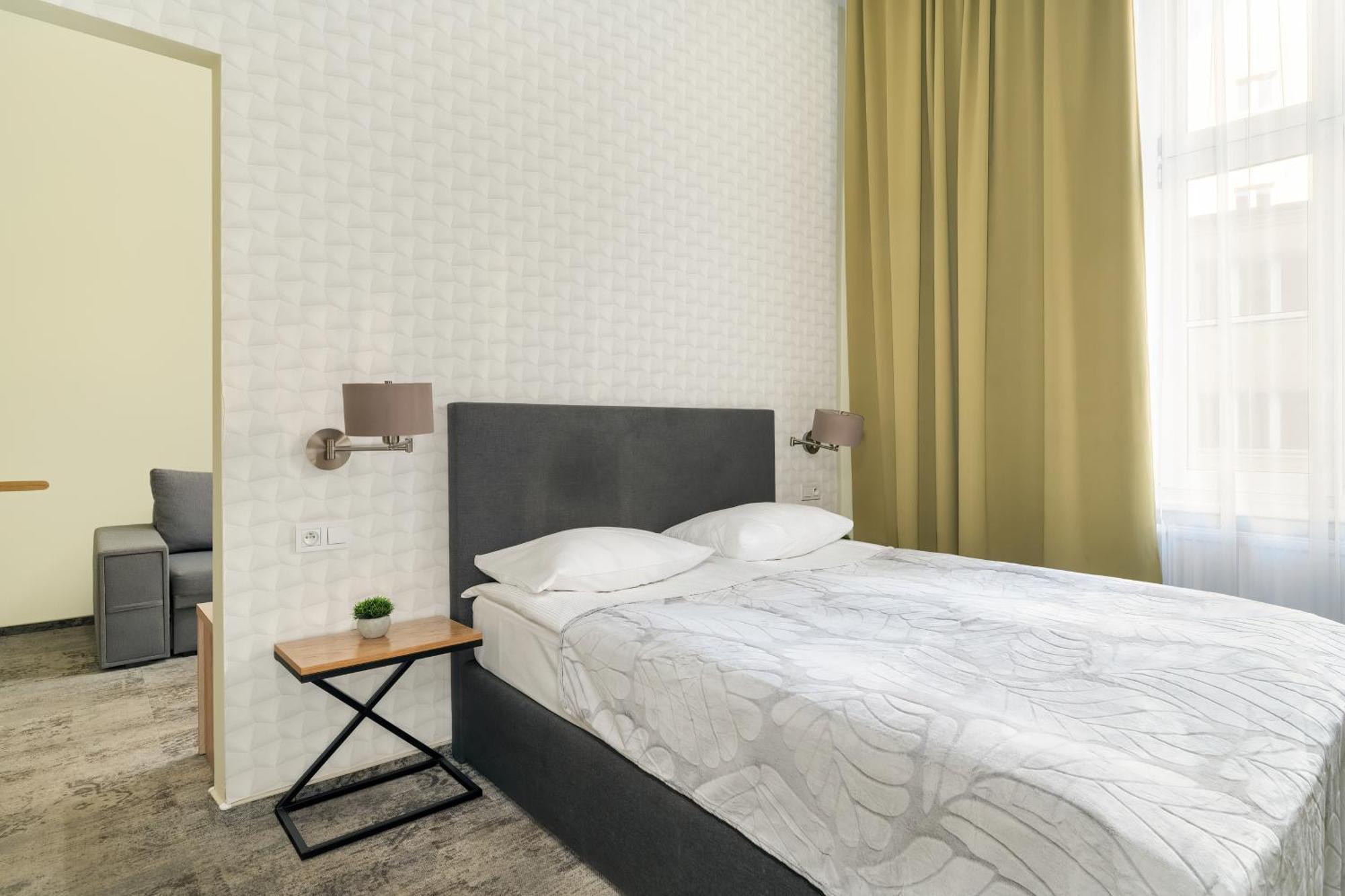 Jasne Studia Very Berry W Centrum Poznania By Noclegi Renters Exterior photo