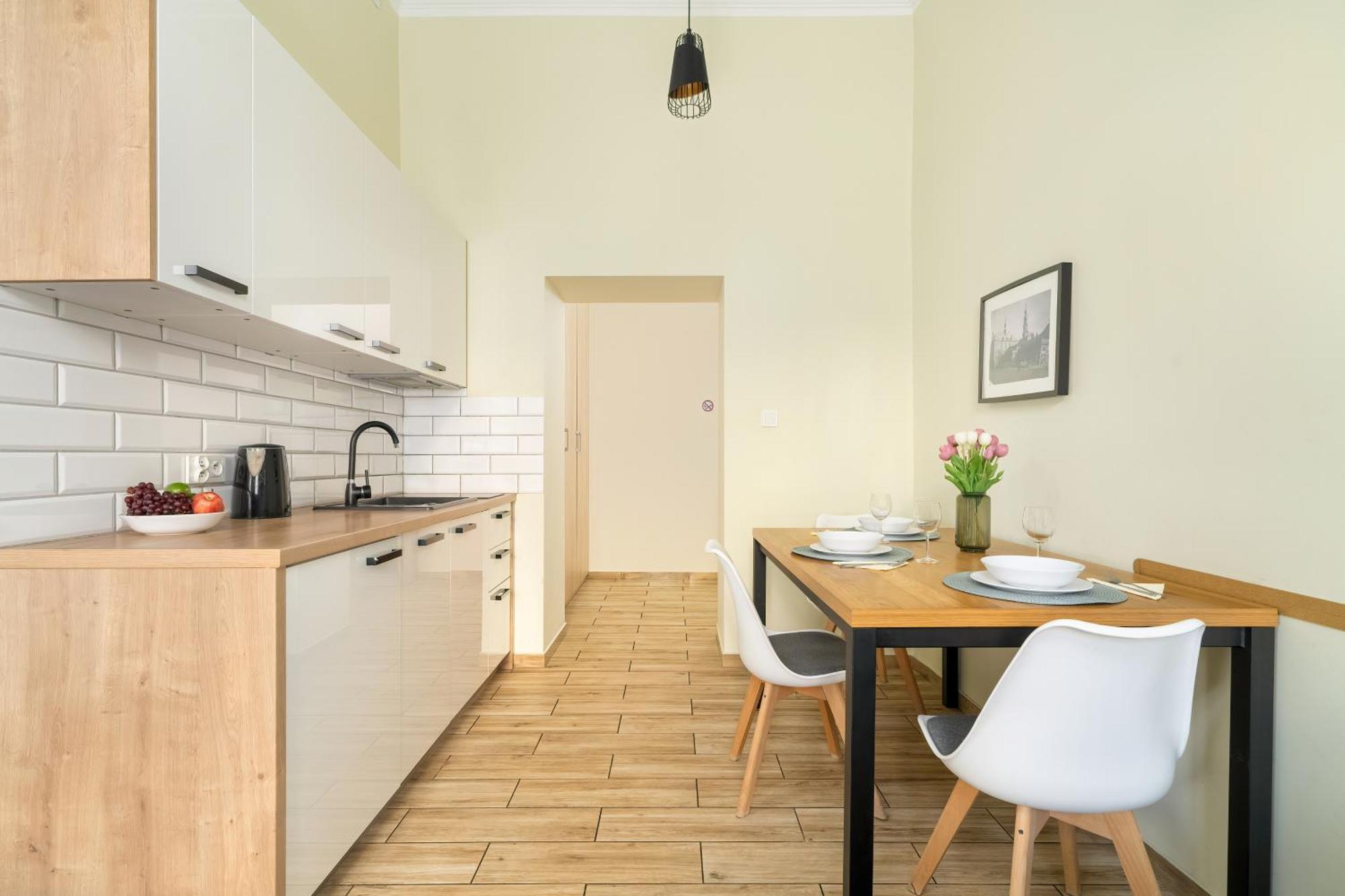 Jasne Studia Very Berry W Centrum Poznania By Noclegi Renters Exterior photo