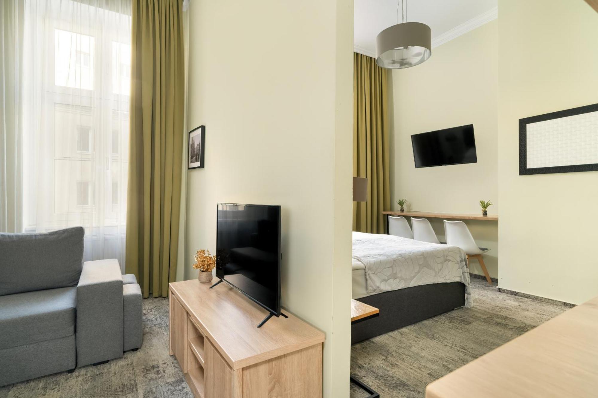 Jasne Studia Very Berry W Centrum Poznania By Noclegi Renters Exterior photo