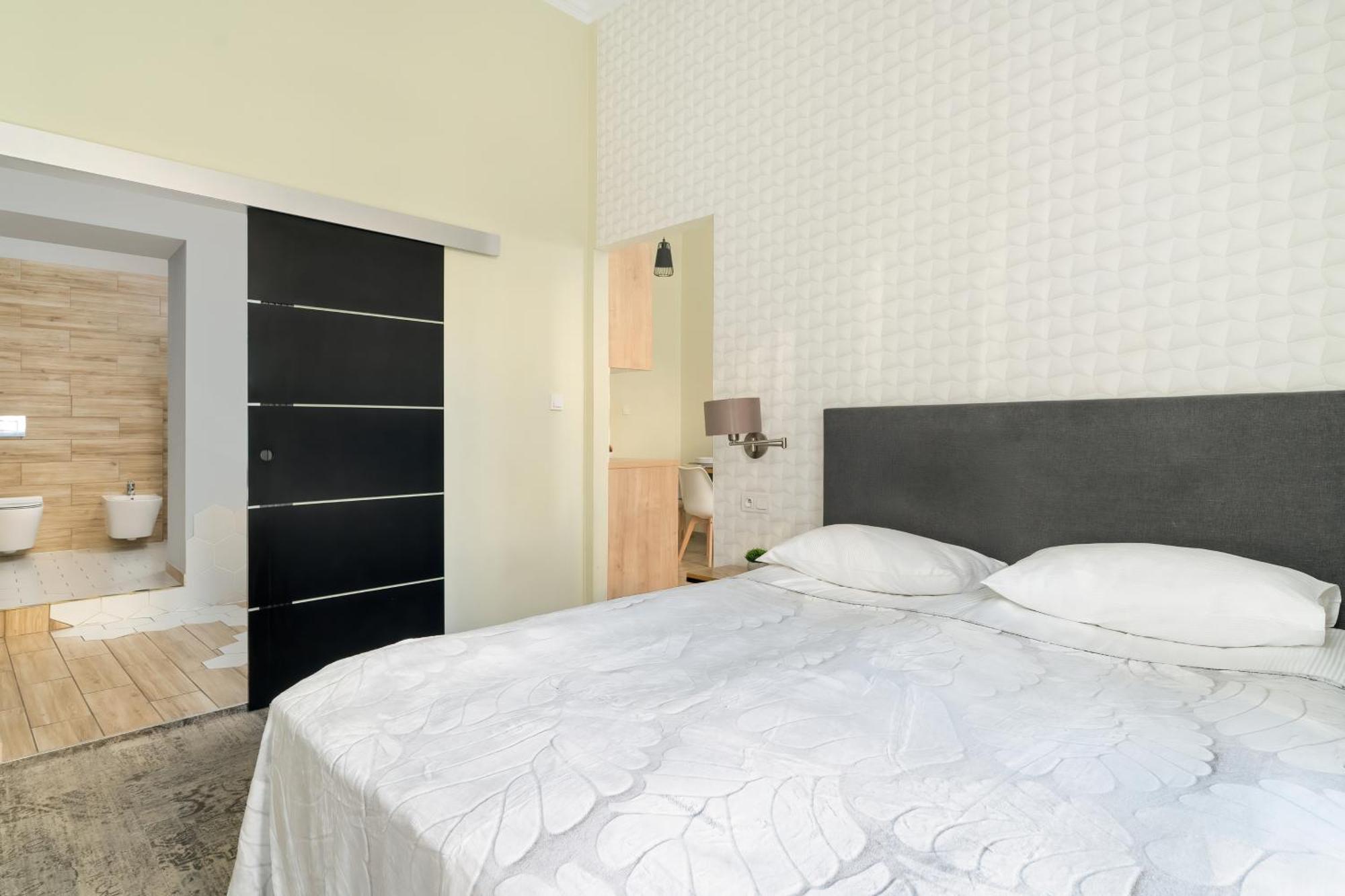 Jasne Studia Very Berry W Centrum Poznania By Noclegi Renters Exterior photo